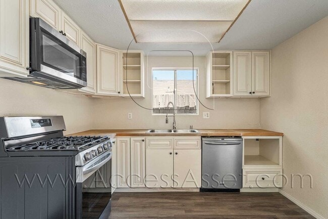 Building Photo - 33220 Schaper St