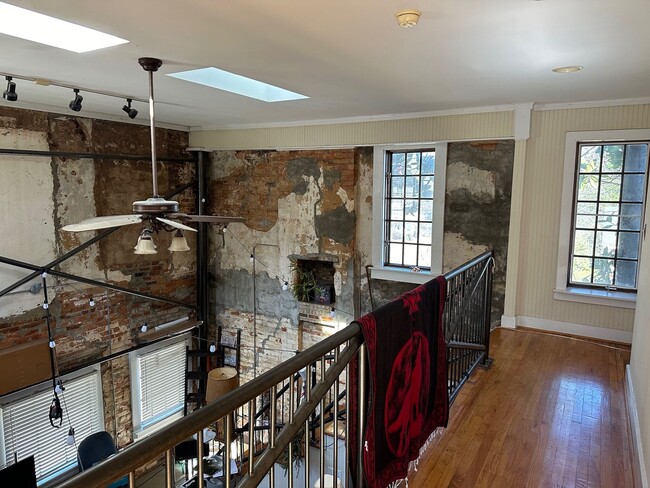 Building Photo - Must See Barber St Beauty