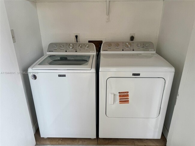 Building Photo - 10441 SW 156th Ct