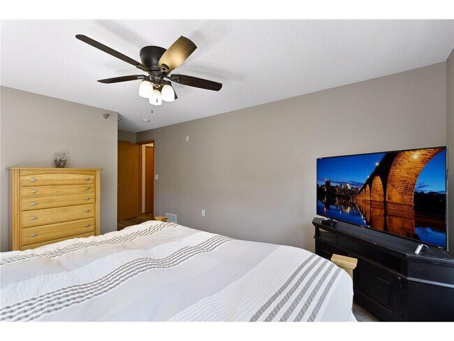 Building Photo - 660 N 2nd St