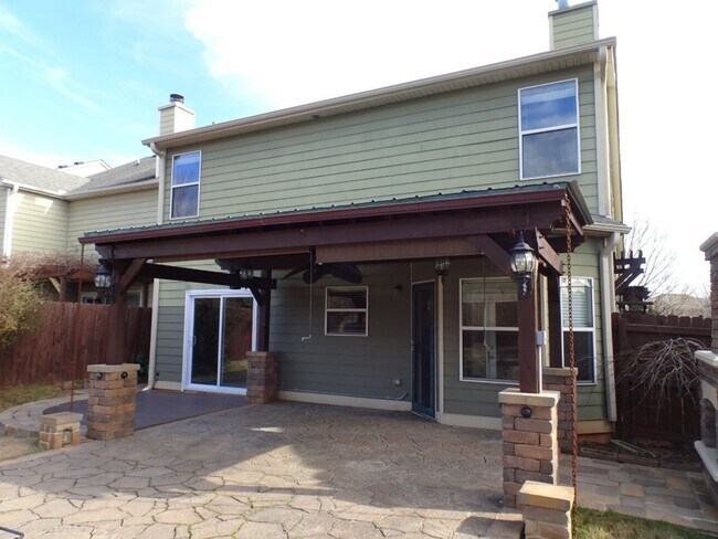 Building Photo - Prime Newnan location, close to everything...