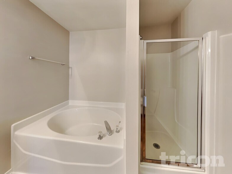 Building Photo - 8144 Rosberg Ln