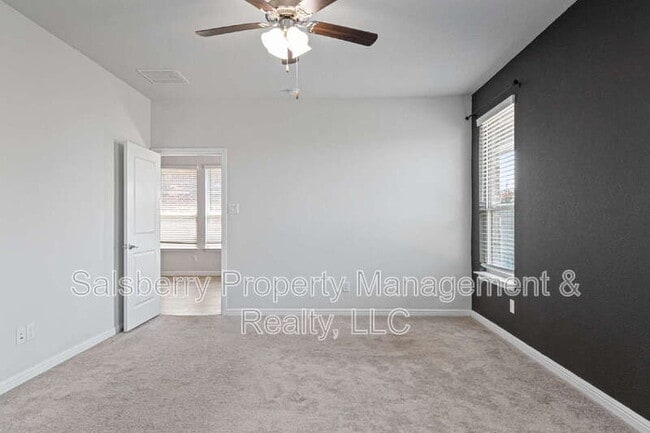 Building Photo - 821 Falcon Rd