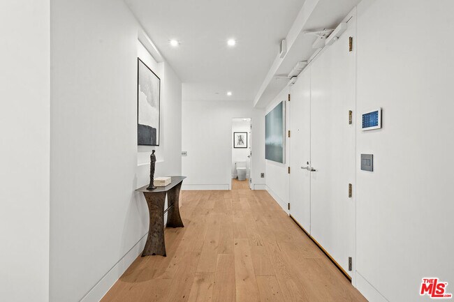 Building Photo - 10601 Wilshire Blvd