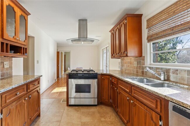 Building Photo - 235 Elden Dr NE