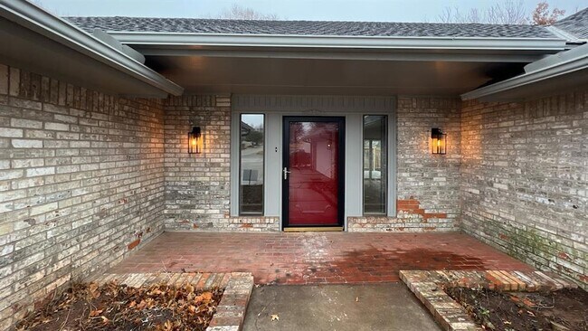 Building Photo - 12510 Maple Ridge Rd