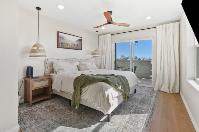 Building Photo - 304 Cliff Swallow Ave