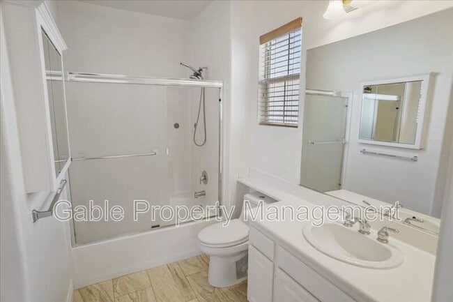 Building Photo - 28279 Canterbury Ct