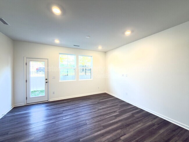 Building Photo - 1504 Crescent Townes Wy