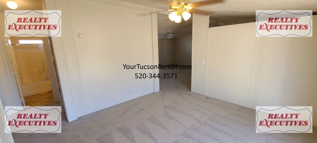 Building Photo - 1 Acre, 4 bedrooms and 2 Baths in Marana A...