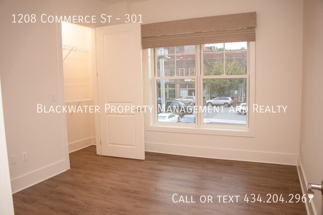 Building Photo - 1208 Commerce St