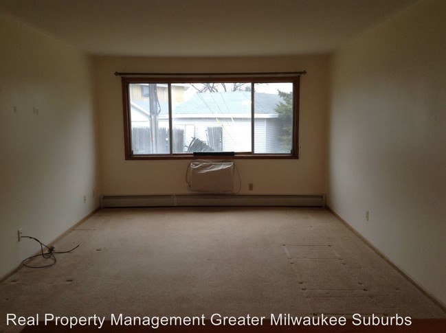 Building Photo - 5240 W Midland Dr