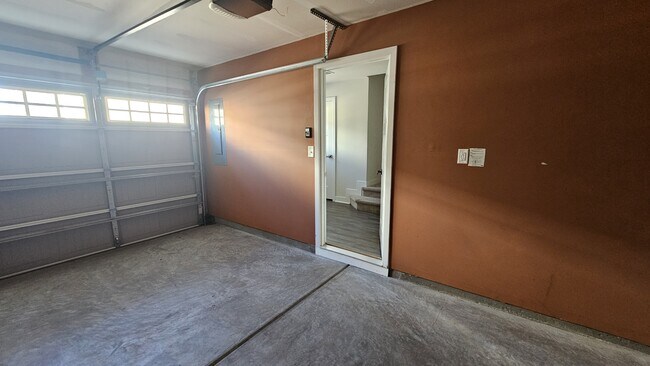 Building Photo - 549 Westport St