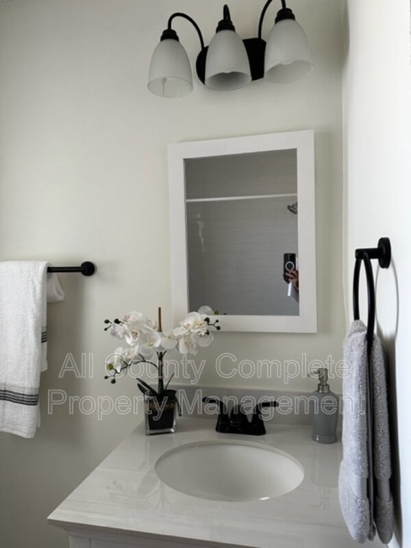 Building Photo - 6004 Marsha Dr