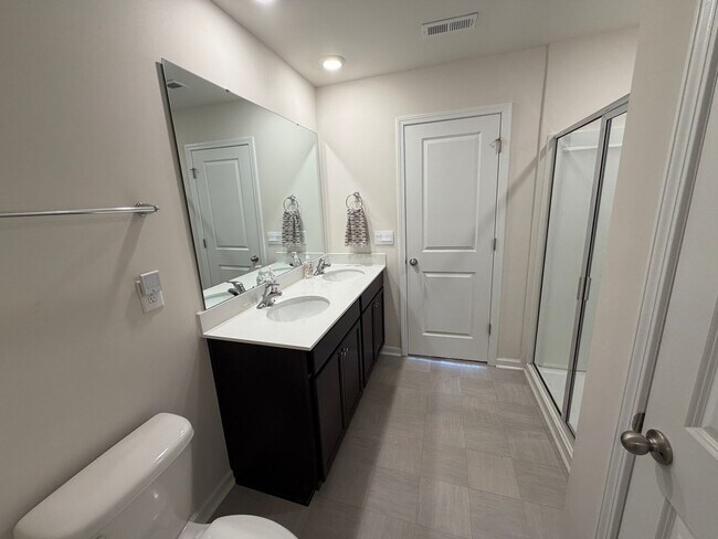 Building Photo - Candler - Three Bedroom Modern Home