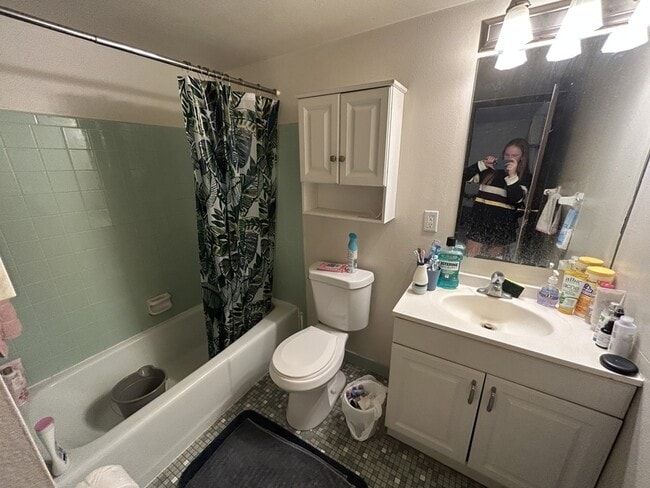 Building Photo - 134 E Johnson St