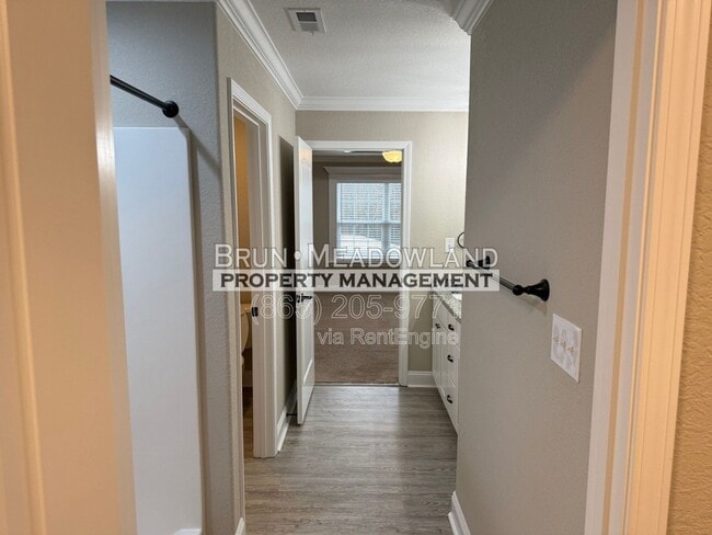 Building Photo - 3869 Doral Dr