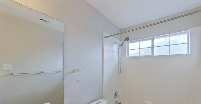 Building Photo - Charming 4-Bedroom Home with Modern Comforts & Spacious Living