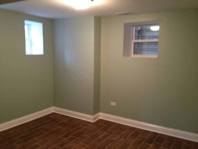 Bedroom - 919 W Newport Ave