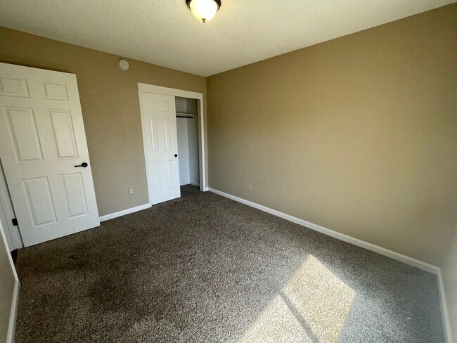 Building Photo - Single story located in East Modesto neigh...