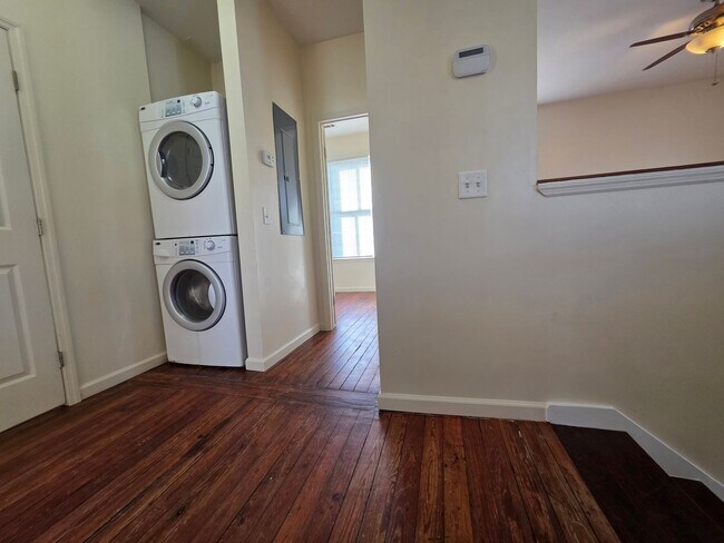 Building Photo - 1102 E 33rd St