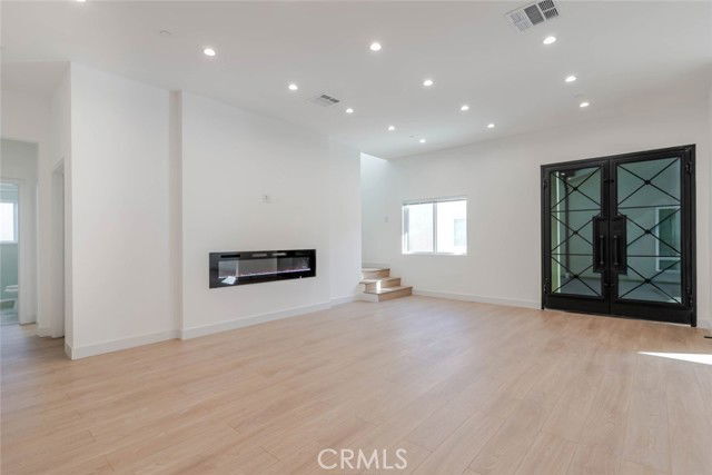 Building Photo - 6850 1/2 Ranchito Avenue, Los Angeles, CA 91405 - 3 BR 3 BA house