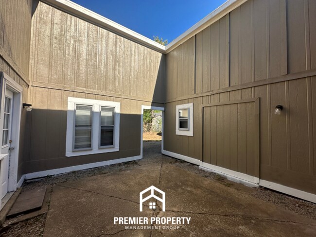 Building Photo - 1501 Timber Line Cove