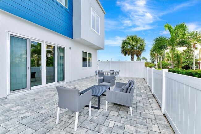 Building Photo - 7740 Sandy Ridge Dr