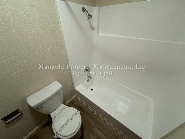 Building Photo - Tanglewood Condominium With Beautiful Bay Views, Fireplace, and Private Deck!!