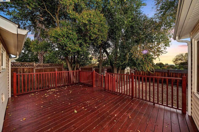 Building Photo - 2438 Upland Dr