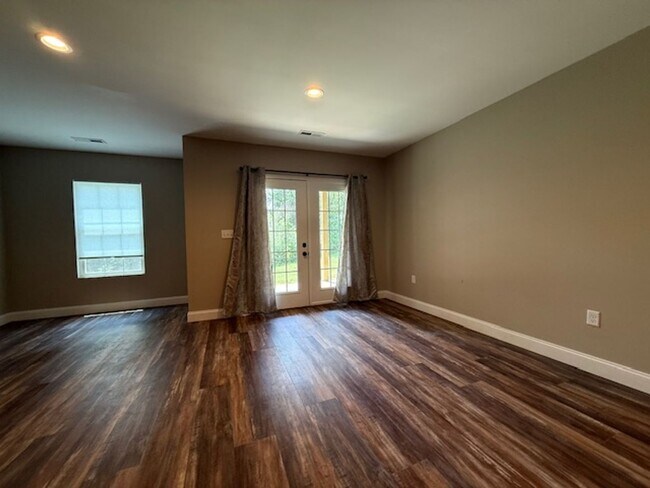 Building Photo - Effortless Comfort with a Touch of Luxury