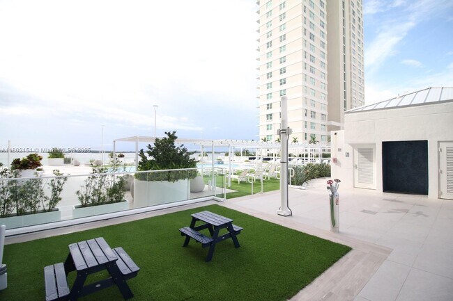 Building Photo - 770 Claughton Island Dr