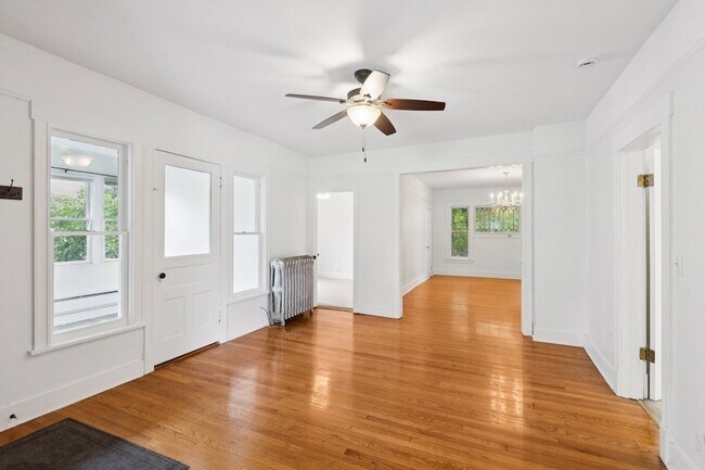 Building Photo - 807 Greenleaf St