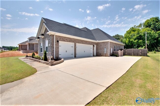Building Photo - 330 Merrydale Dr