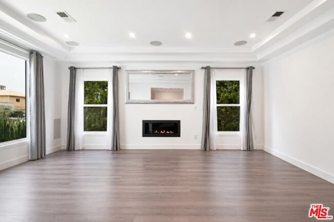 Building Photo - 616 N Formosa Ave