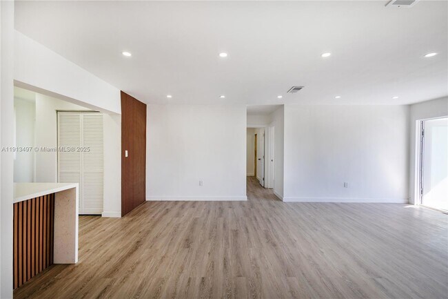 Building Photo - 6371 Scott St