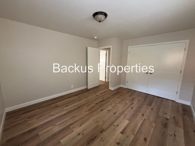 Building Photo - Great one-story home with the serenity of Pine Canyon