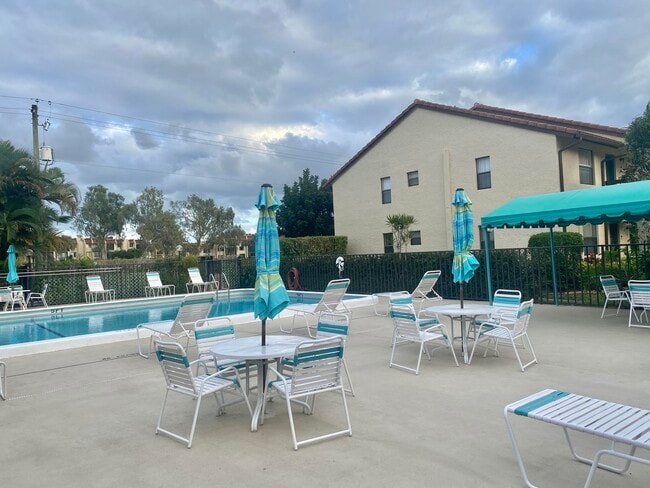 Building Photo - 7149 Golf Colony Ct