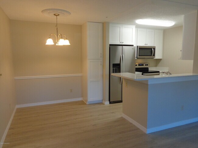 Building Photo - 7667 N Wickham Rd