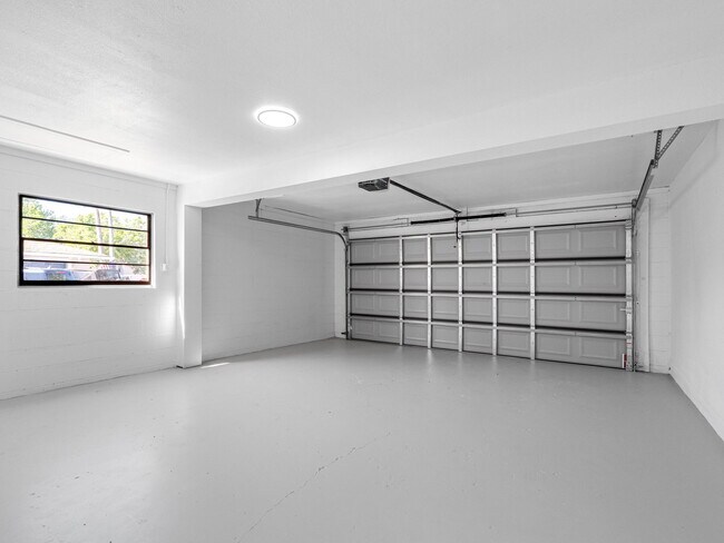 Building Photo - 15307 Summerwind Dr