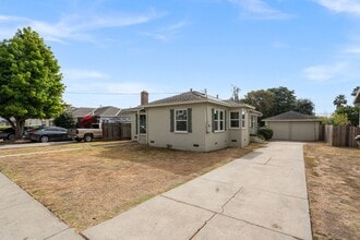 Building Photo - Remodeled Property- Centrally Located