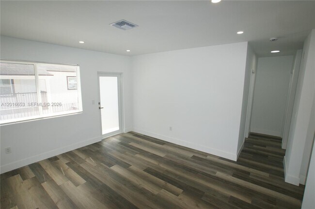 Building Photo - 59 E 14th St