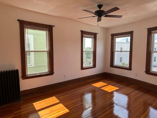 Building Photo - 364 Centre St