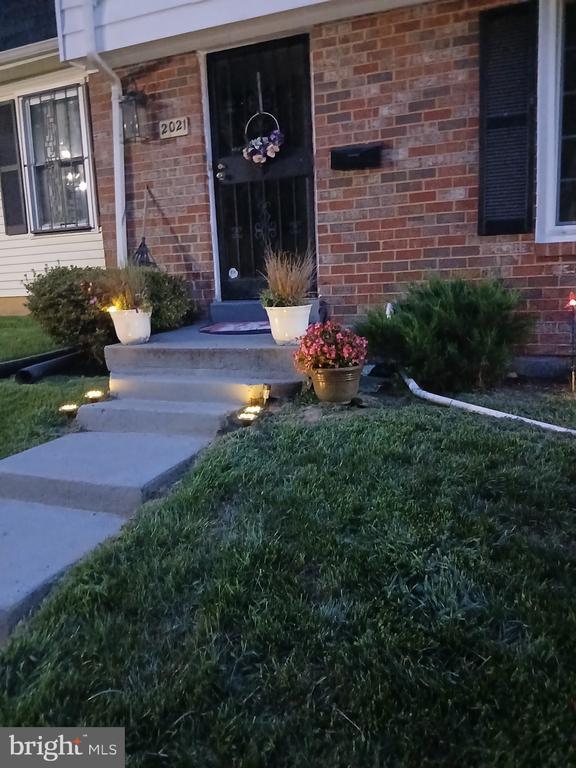 Building Photo - 2021 Chadwick Terrace