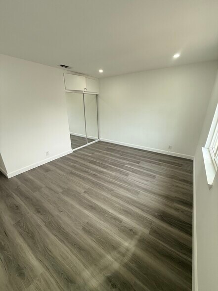 Building Photo - 9136 Clancey Ave