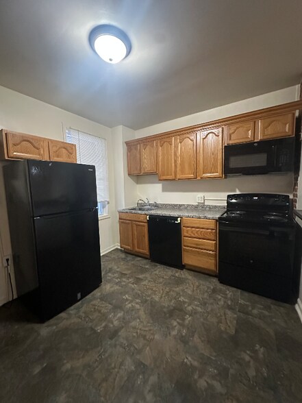 Building Photo - 3332 Frederick Ave