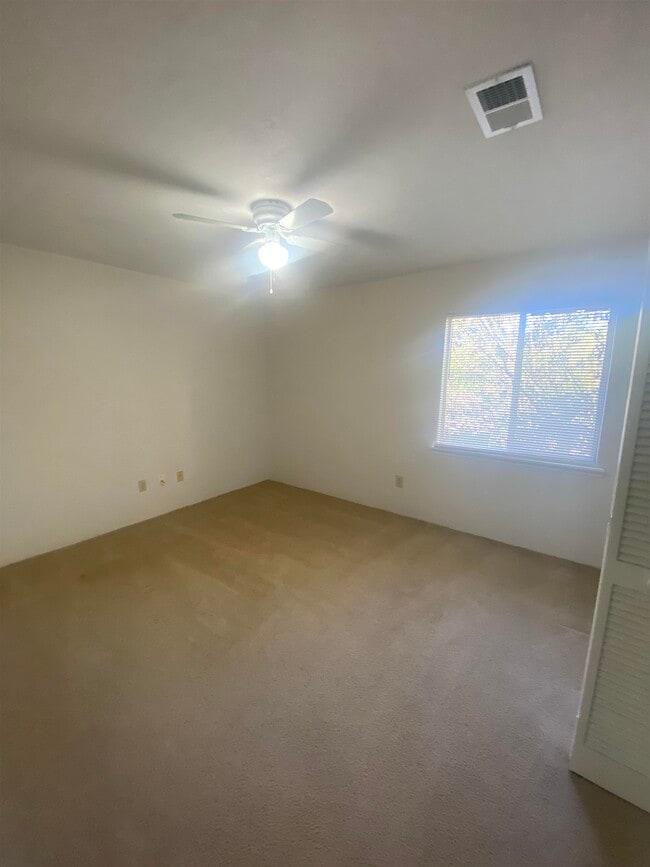 Building Photo - 2220 Claremont Ln