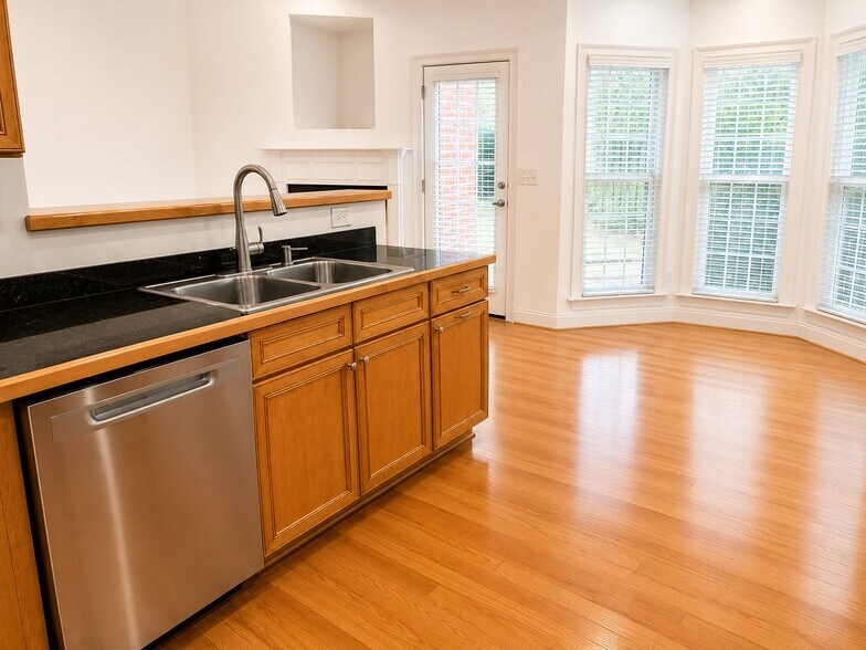 Building Photo - 112 Clairewood Ct