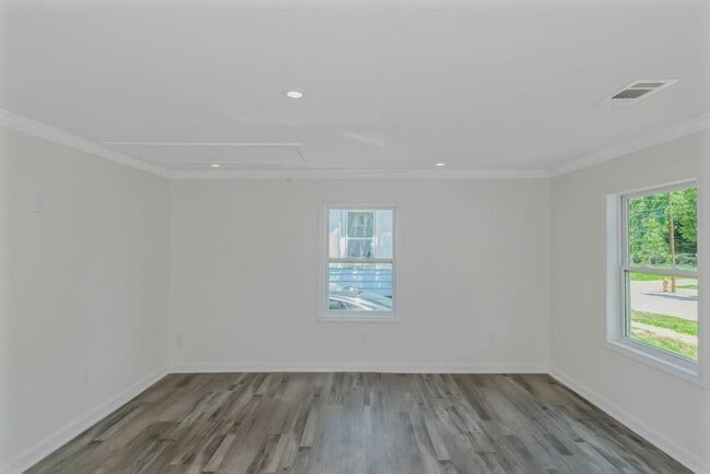 Building Photo - 204 Mill St