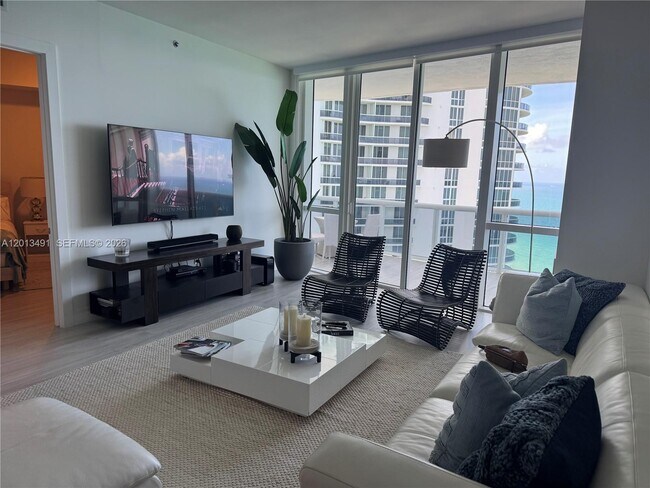 Building Photo - 15811 Collins Ave